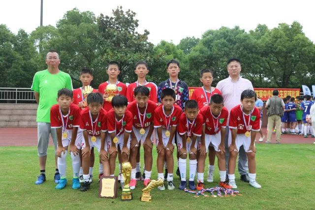 菲律宾警告中方：严禁在黄岩岛修建人工岛，绝不允许形成“战略铁三角”文章详情页展示图